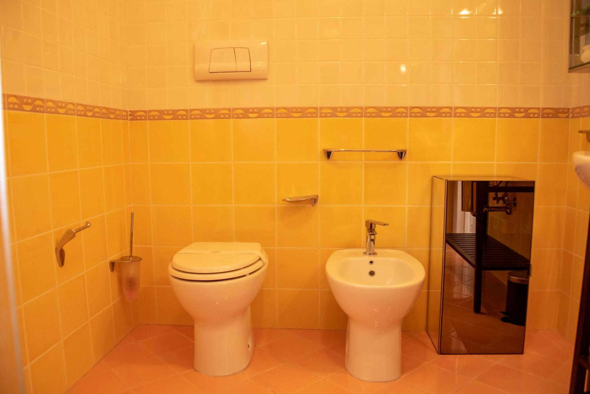 Reginella Guest House ซาแลร์โน ภายนอก รูปภาพ