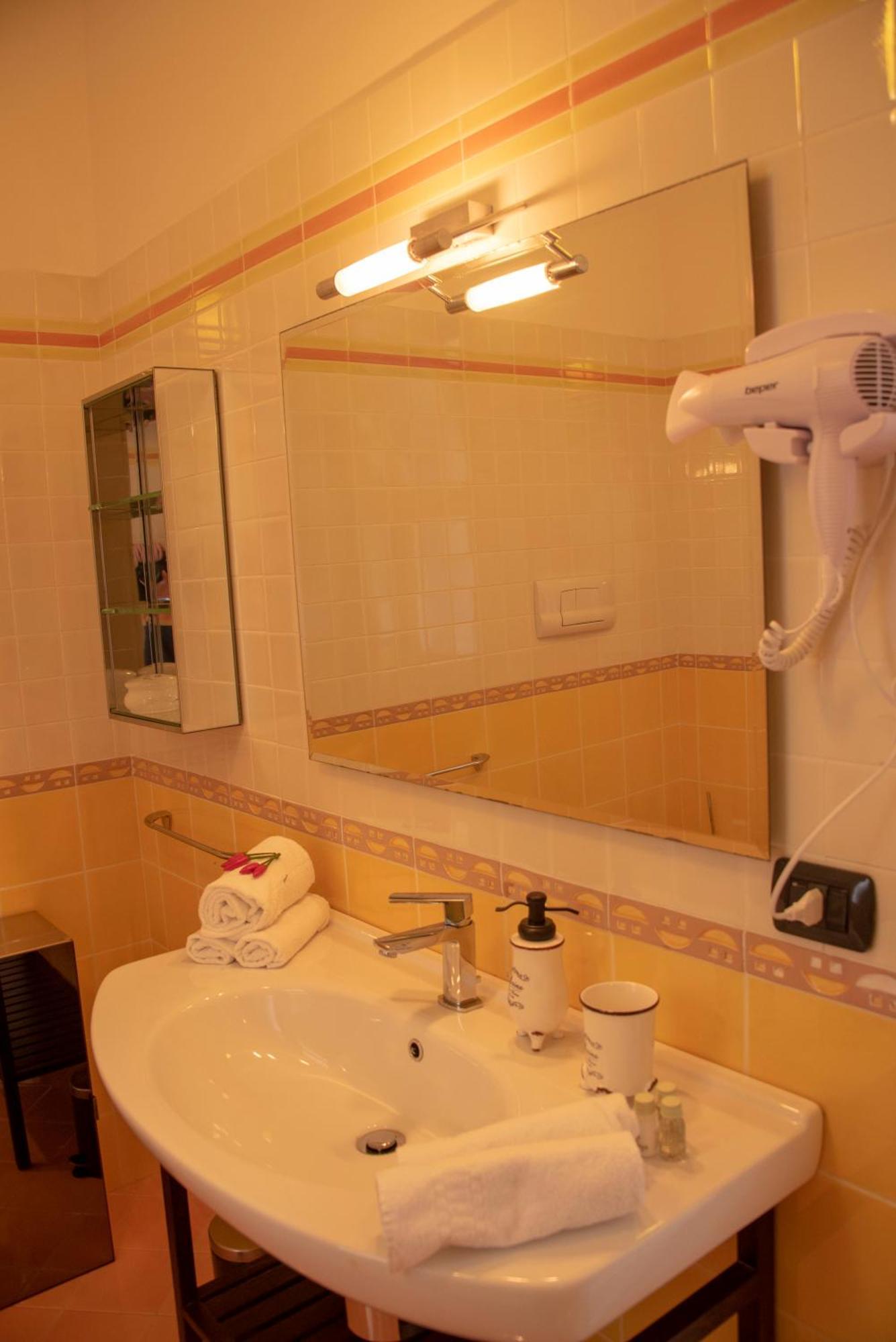 Reginella Guest House ซาแลร์โน ภายนอก รูปภาพ