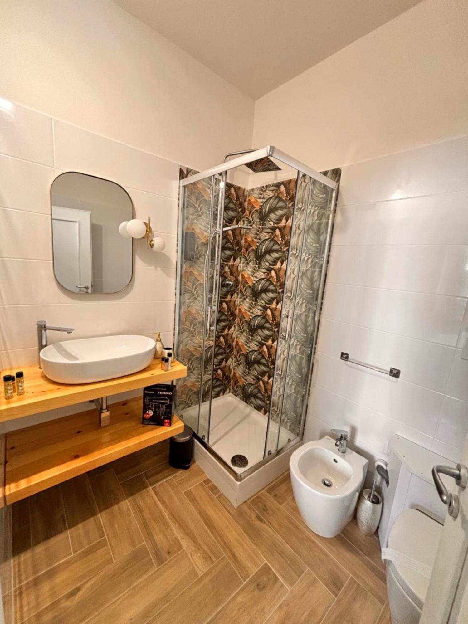 Reginella Guest House ซาแลร์โน ภายนอก รูปภาพ